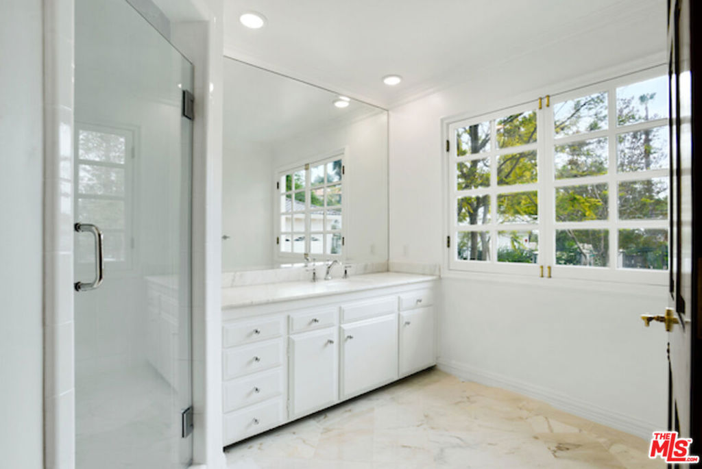 400 Evelyn Place Property Photo 19
