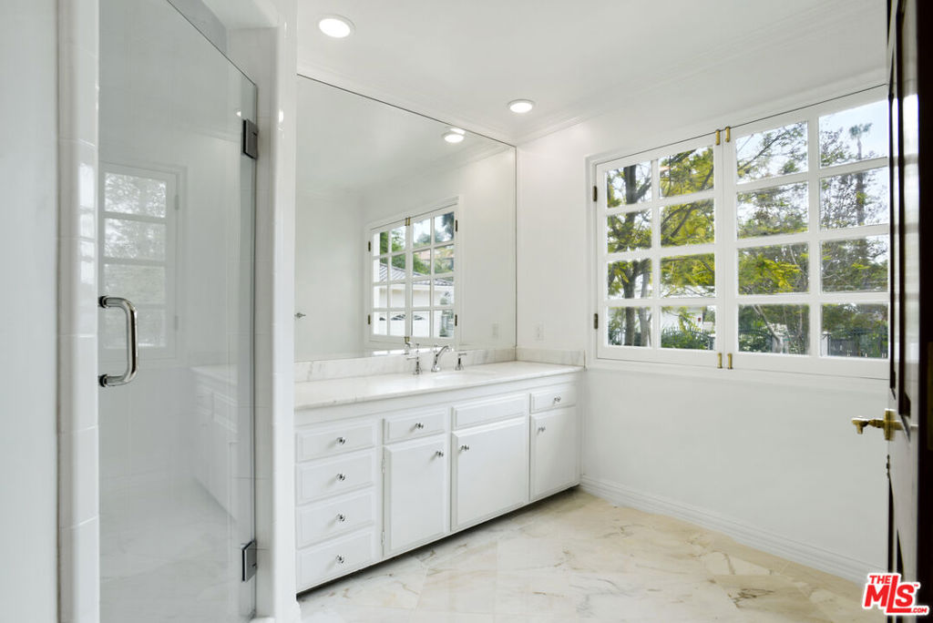 400 Evelyn Place Property Photo 44