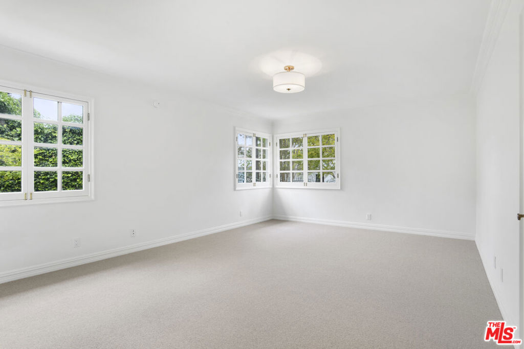 400 Evelyn Place Property Photo 45