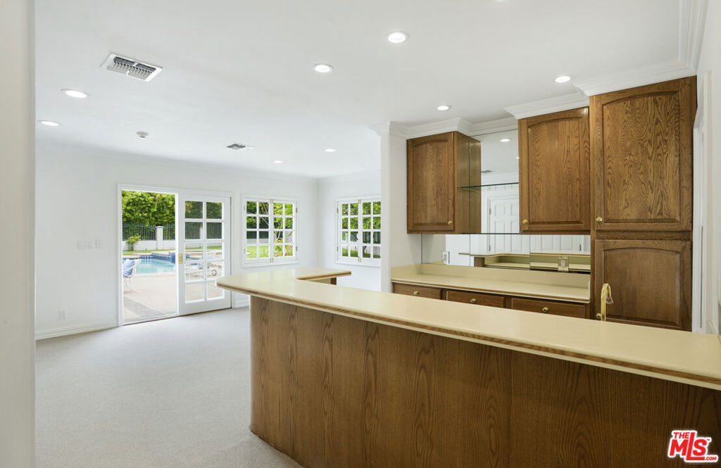 400 Evelyn Place Property Photo 48