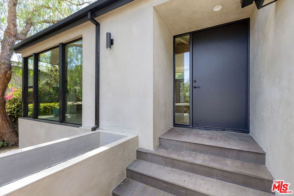 7102 Pacific View Drive Property Photo 3
