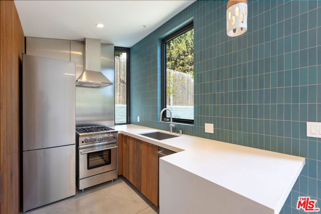 7102 Pacific View Drive Property Photo 38