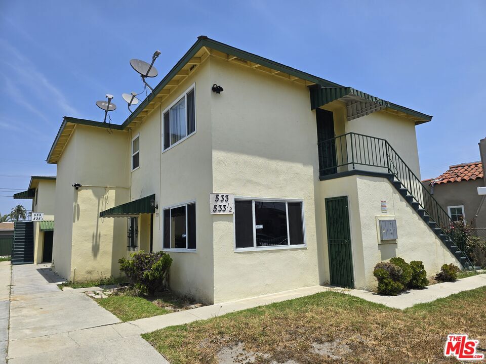 533 W 77th Street Property Photo 1