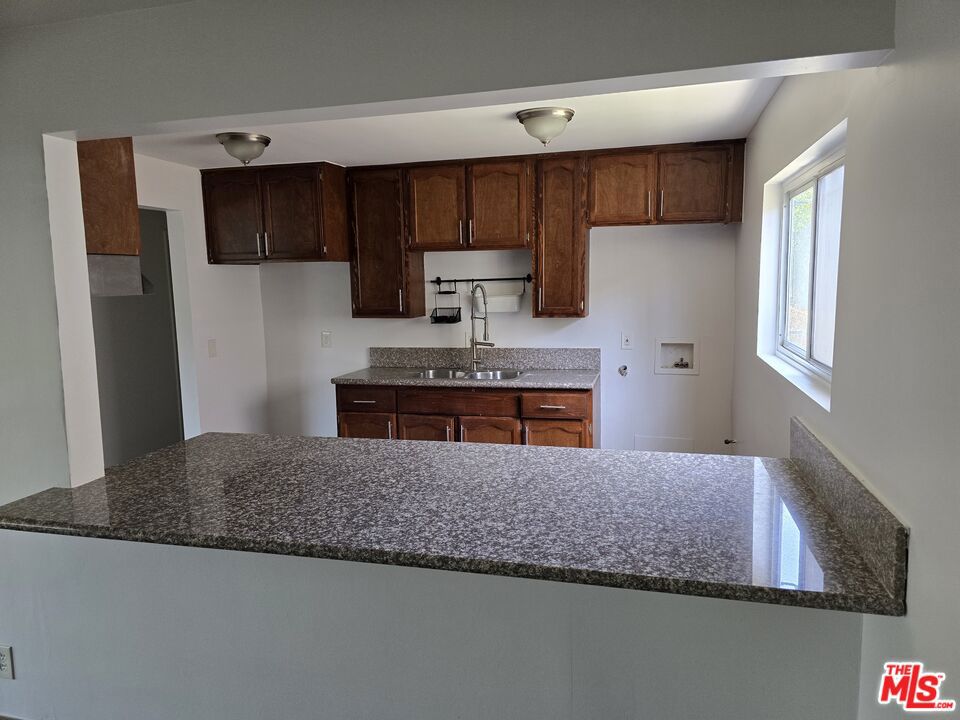 533 W 77th Street Property Photo 2