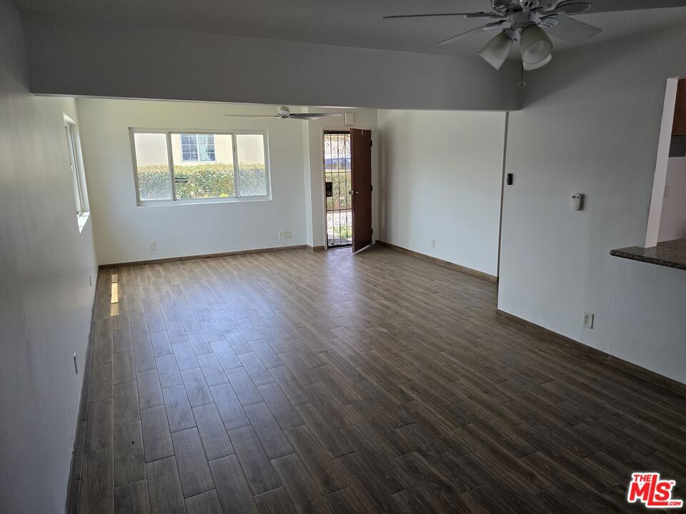 533 W 77th Street Property Photo 3