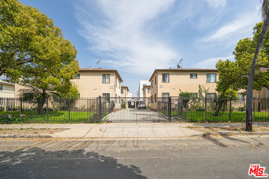 914 S Gramercy Drive D Property Photo 1