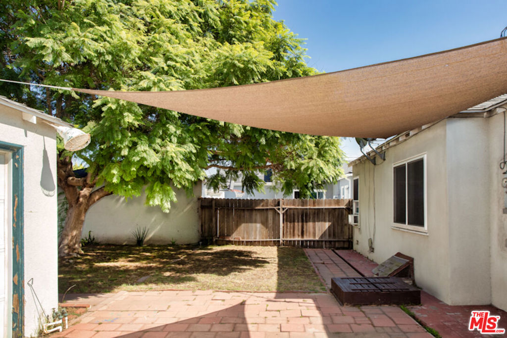 6651 W 88th Street Property Photo 2