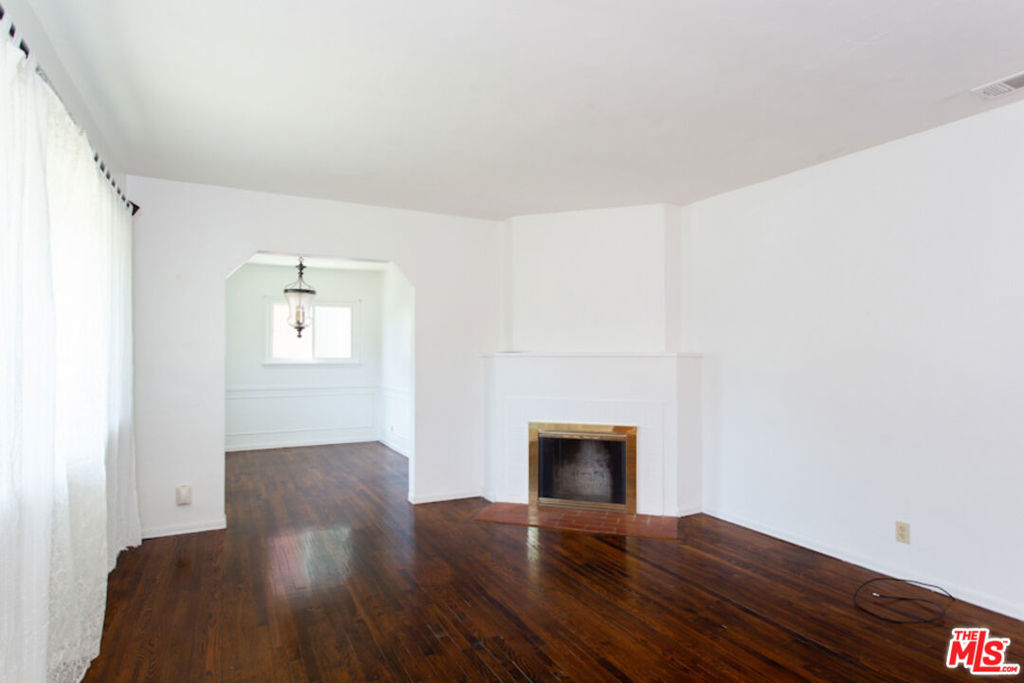6651 W 88th Street Property Photo 3