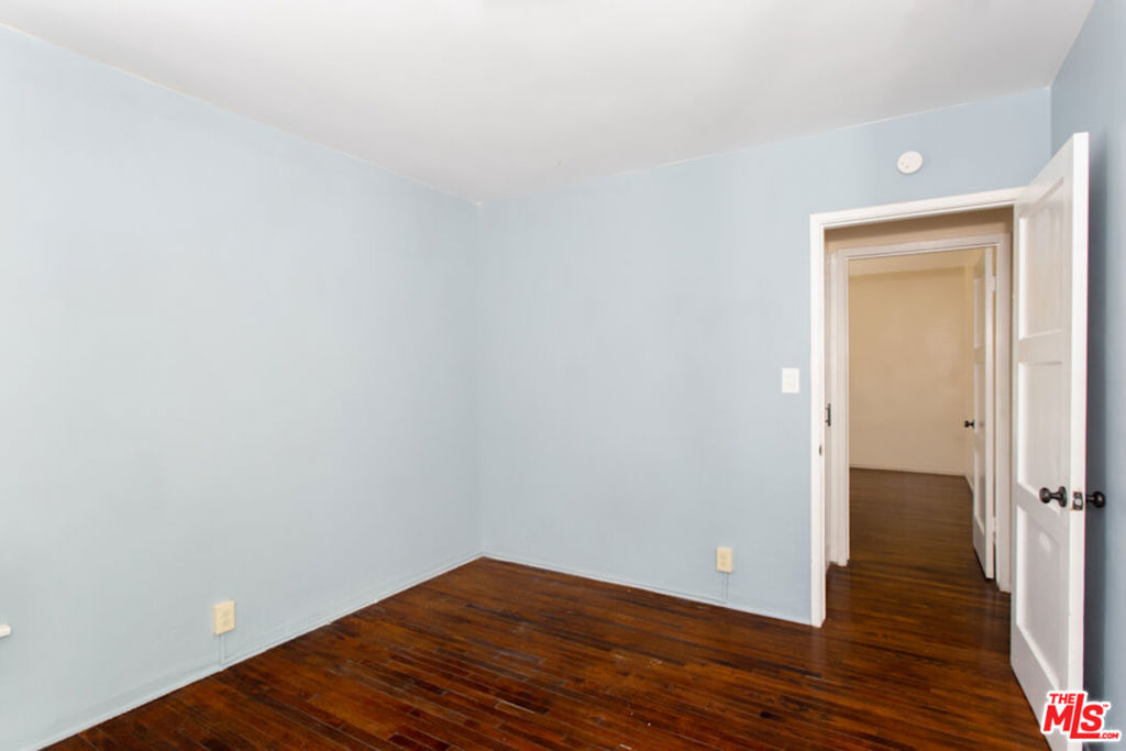 6651 W 88th Street Property Photo 4