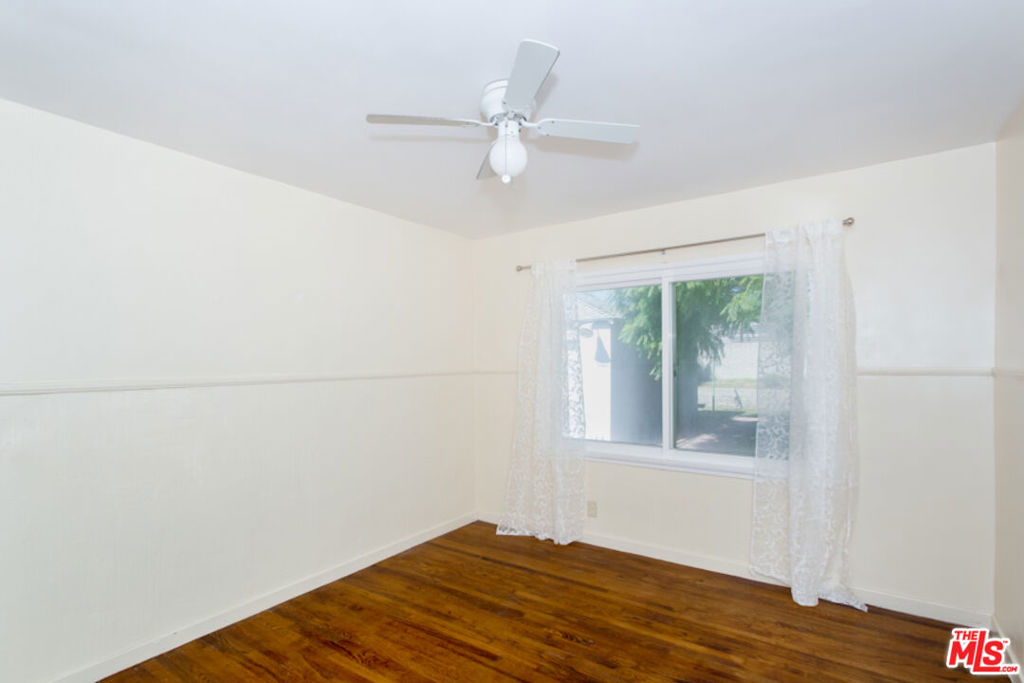 6651 W 88th Street Property Photo 5