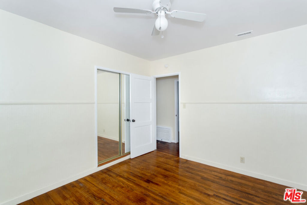 6651 W 88th Street Property Photo 6