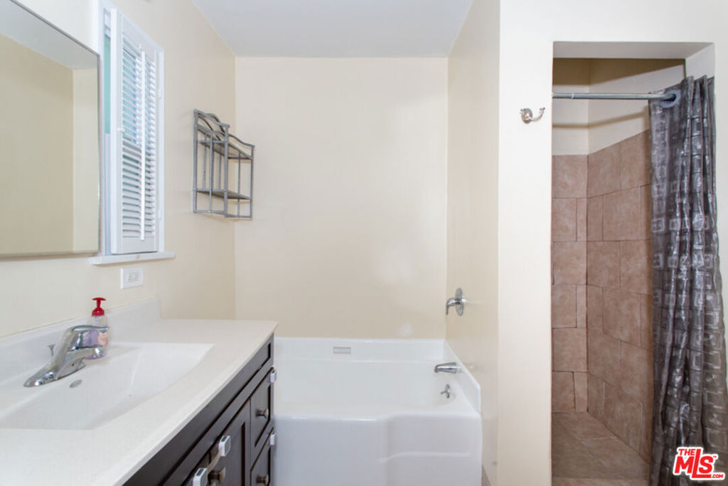 6651 W 88th Street Property Photo 7