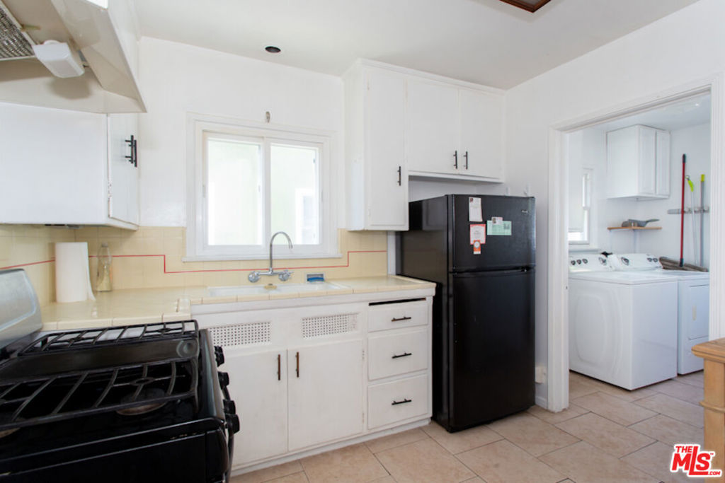 6651 W 88th Street Property Photo 8