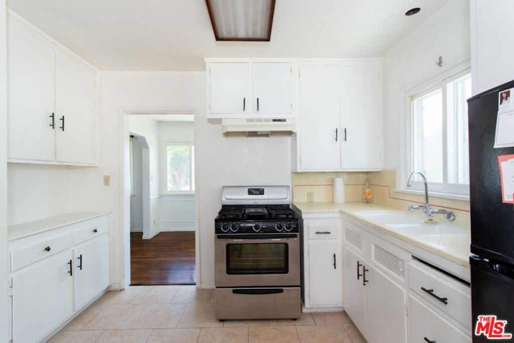 6651 W 88th Street Property Photo 9