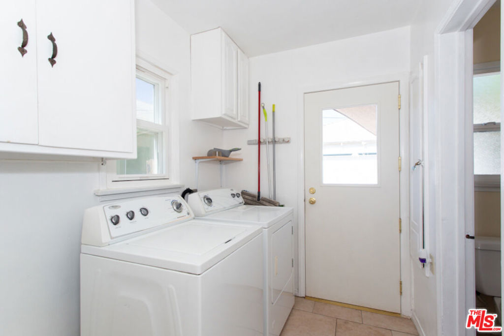 6651 W 88th Street Property Photo 10