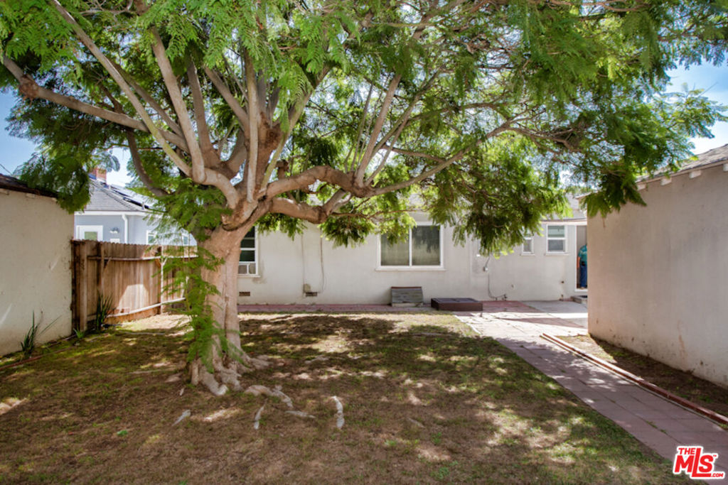 6651 W 88th Street Property Photo 17