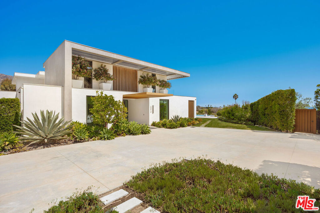 23919 Malibu Road Property Photo 1