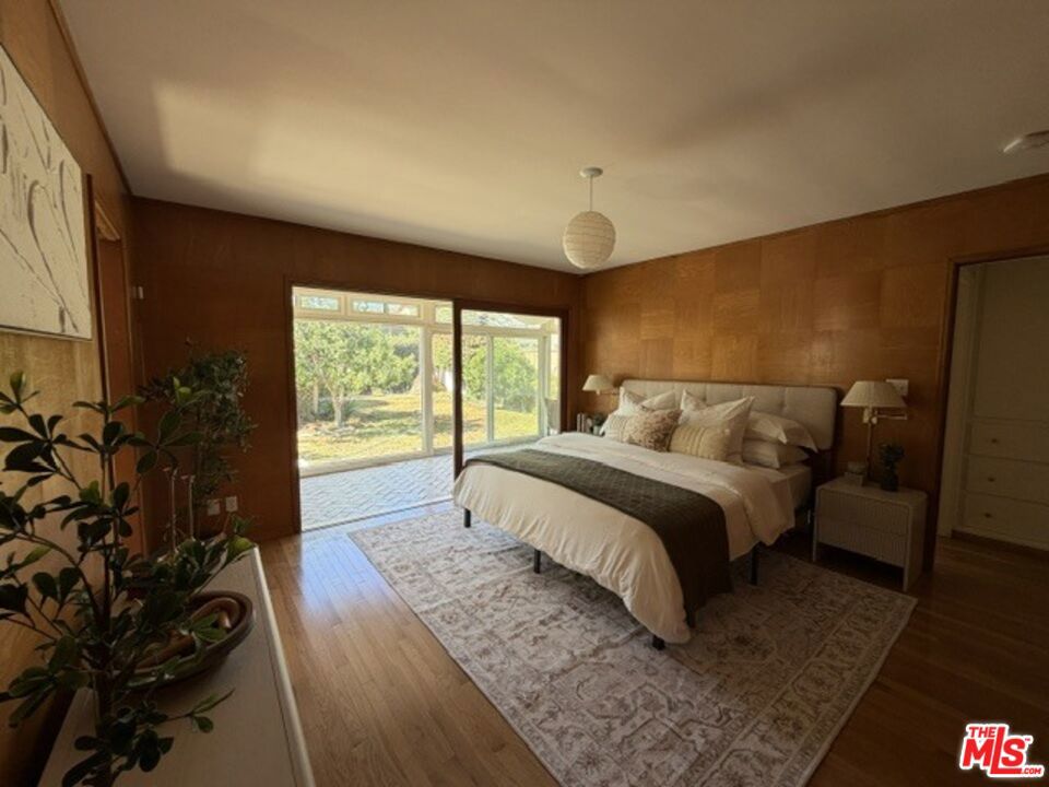 12207 Palms Boulevard Property Photo 8