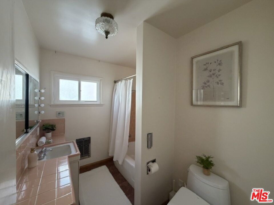 12207 Palms Boulevard Property Photo 12
