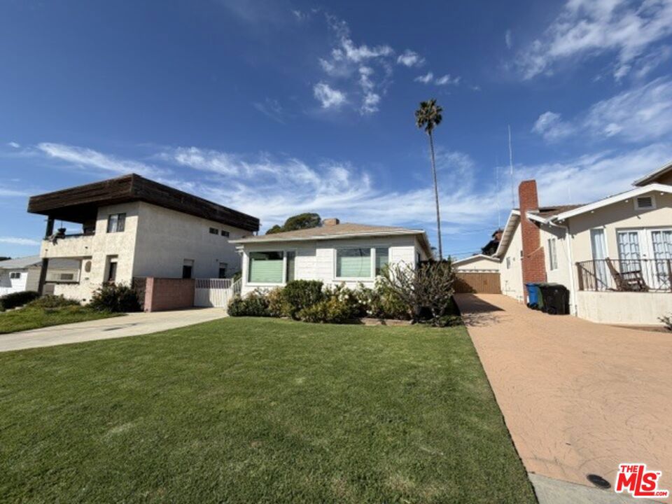 12207 Palms Boulevard Property Photo 14