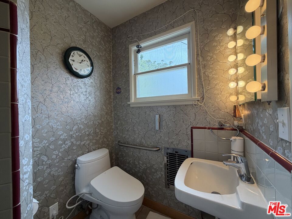 12207 Palms Boulevard Property Photo 18