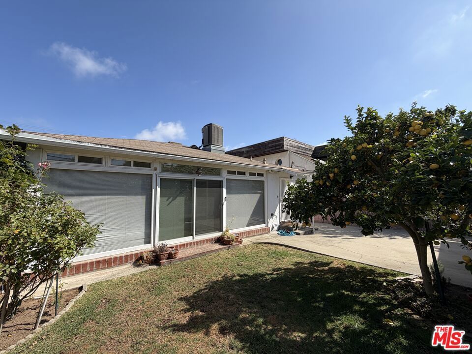 12207 Palms Boulevard Property Photo 26