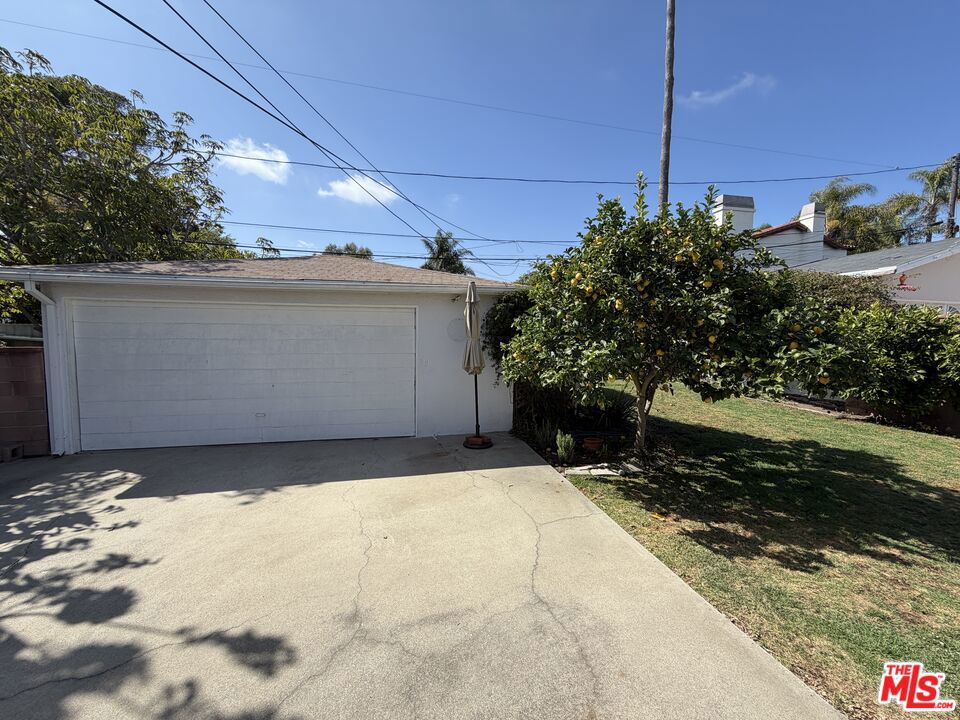12207 Palms Boulevard Property Photo 28