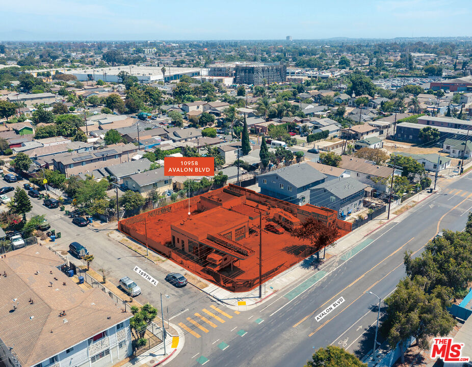 10958 Avalon Boulevard Property Photo 1