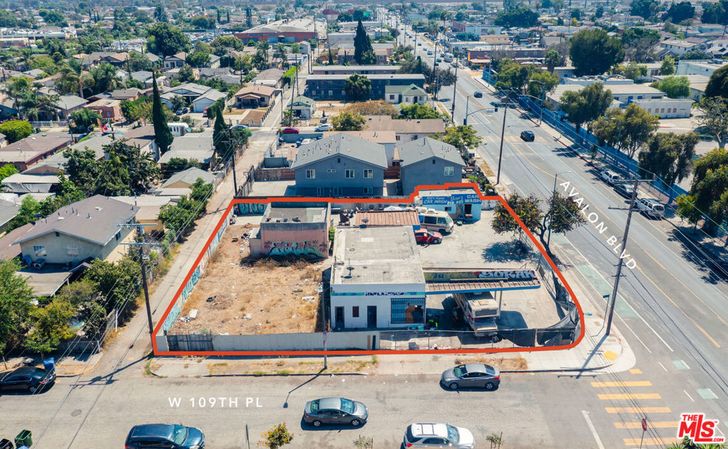 10958 Avalon Boulevard Property Photo 2