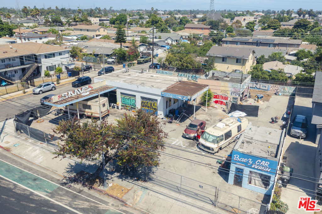 10958 Avalon Boulevard Property Photo 8