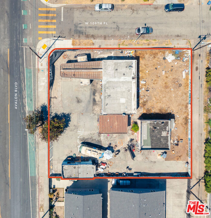 10958 Avalon Boulevard Property Photo 12