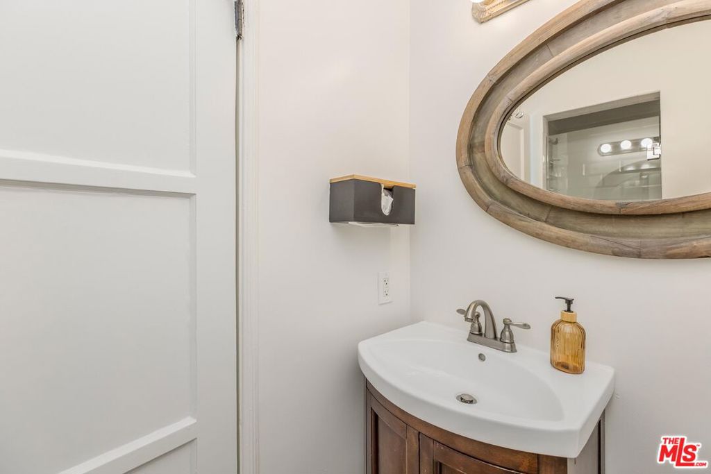 4900 Radford Avenue Property Photo 16