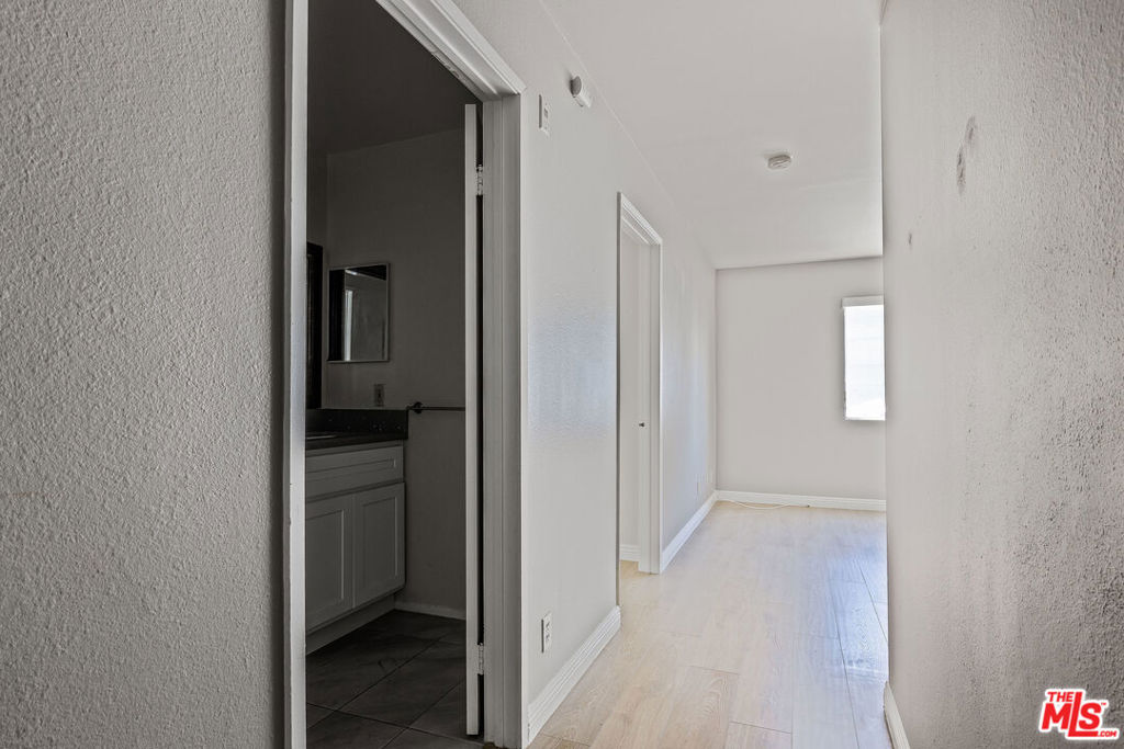 820 S St Andrews Place 303 Property Photo 2