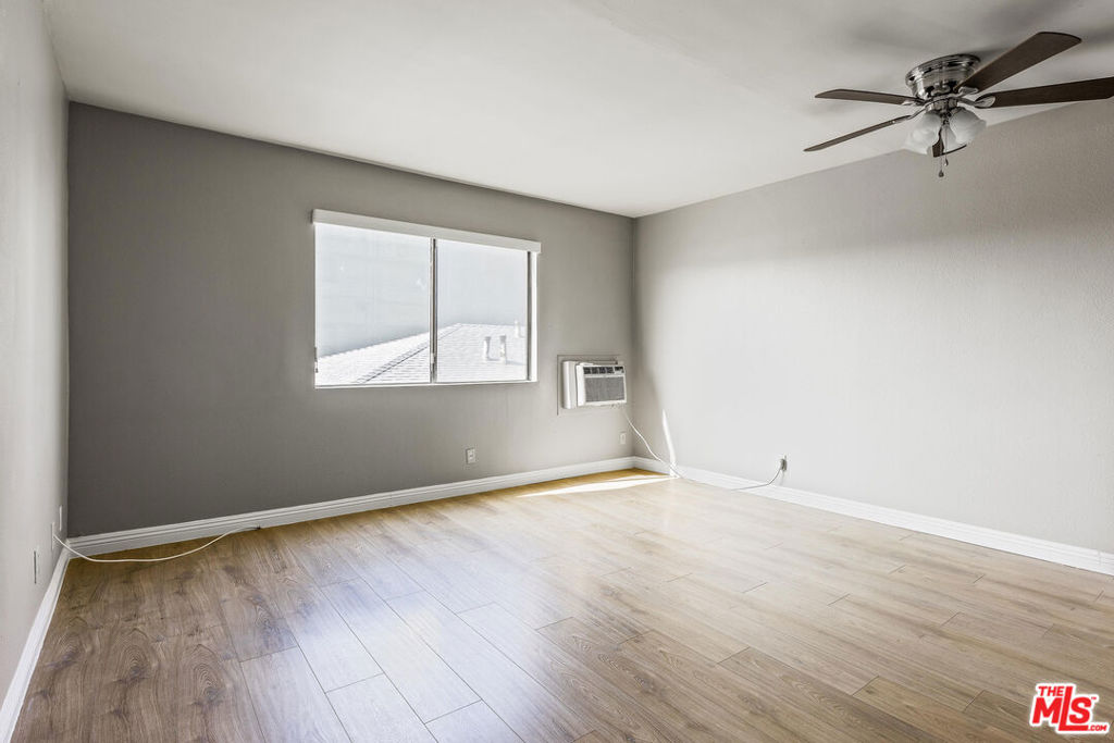 820 S St Andrews Place 303 Property Photo 5