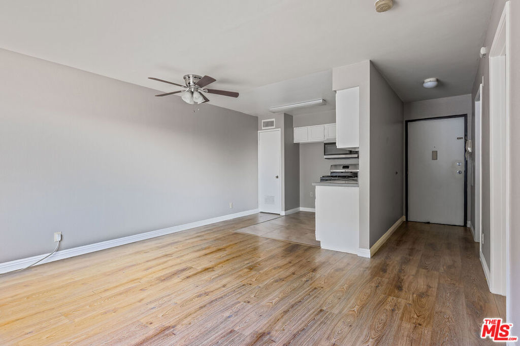 820 S St Andrews Place 303 Property Photo 6