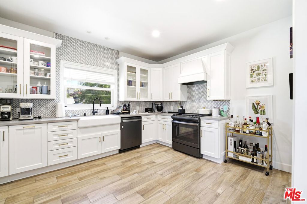 4447 Finley Avenue Property Photo 8