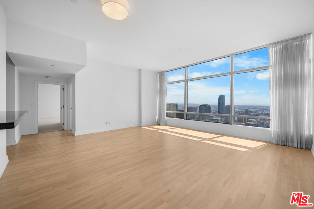 900 W Olympic Boulevard 36I Property Photo 1