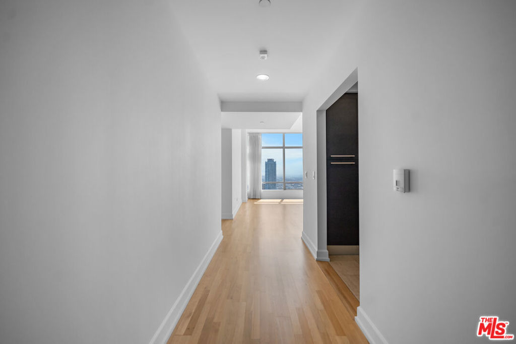 900 W Olympic Boulevard 36i Property Photo 6