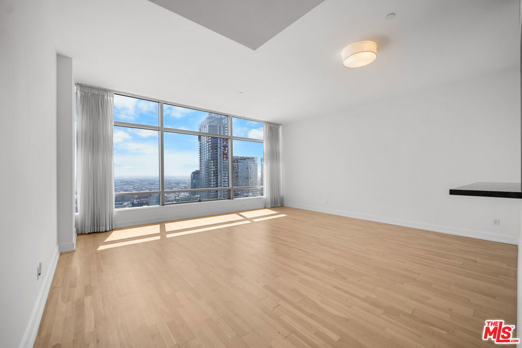900 W Olympic Boulevard 36i Property Photo 14