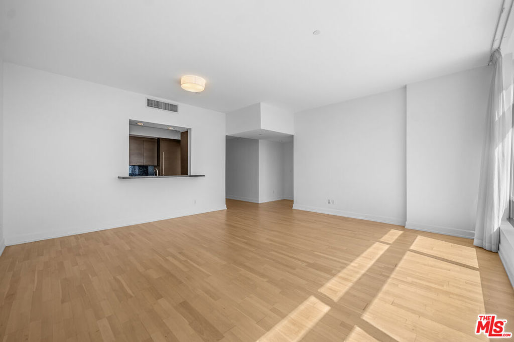 900 W Olympic Boulevard 36i Property Photo 15