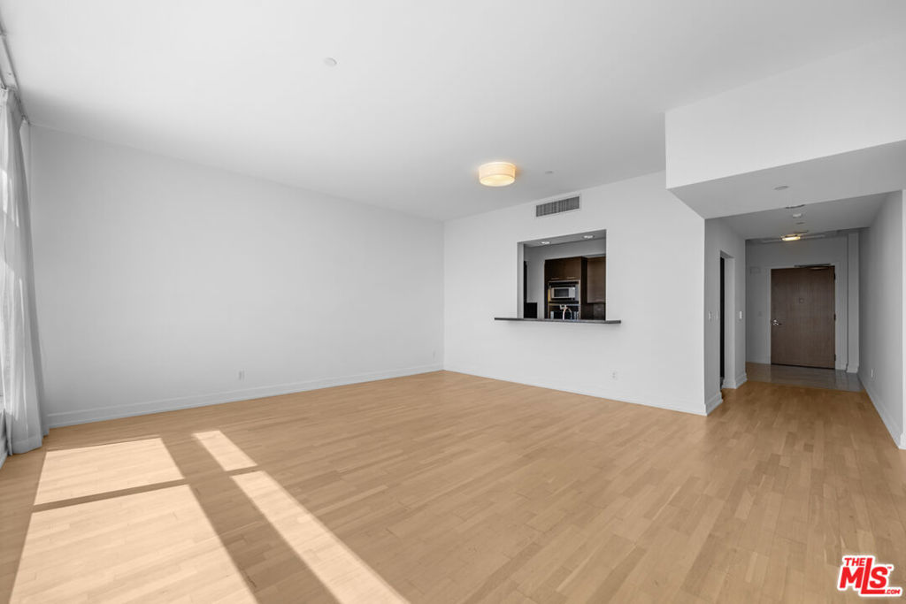 900 W Olympic Boulevard 36i Property Photo 16