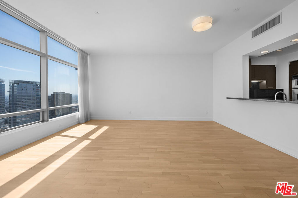 900 W Olympic Boulevard 36i Property Photo 19