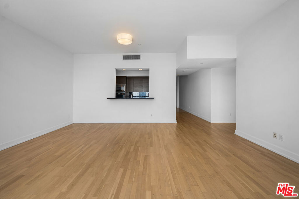 900 W Olympic Boulevard 36i Property Photo 20