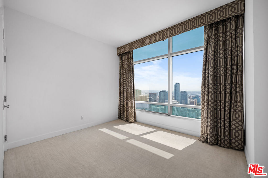 900 W Olympic Boulevard 36i Property Photo 21