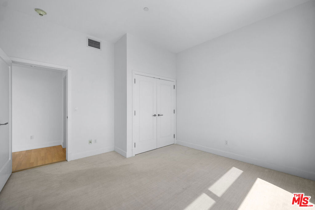 900 W Olympic Boulevard 36i Property Photo 22