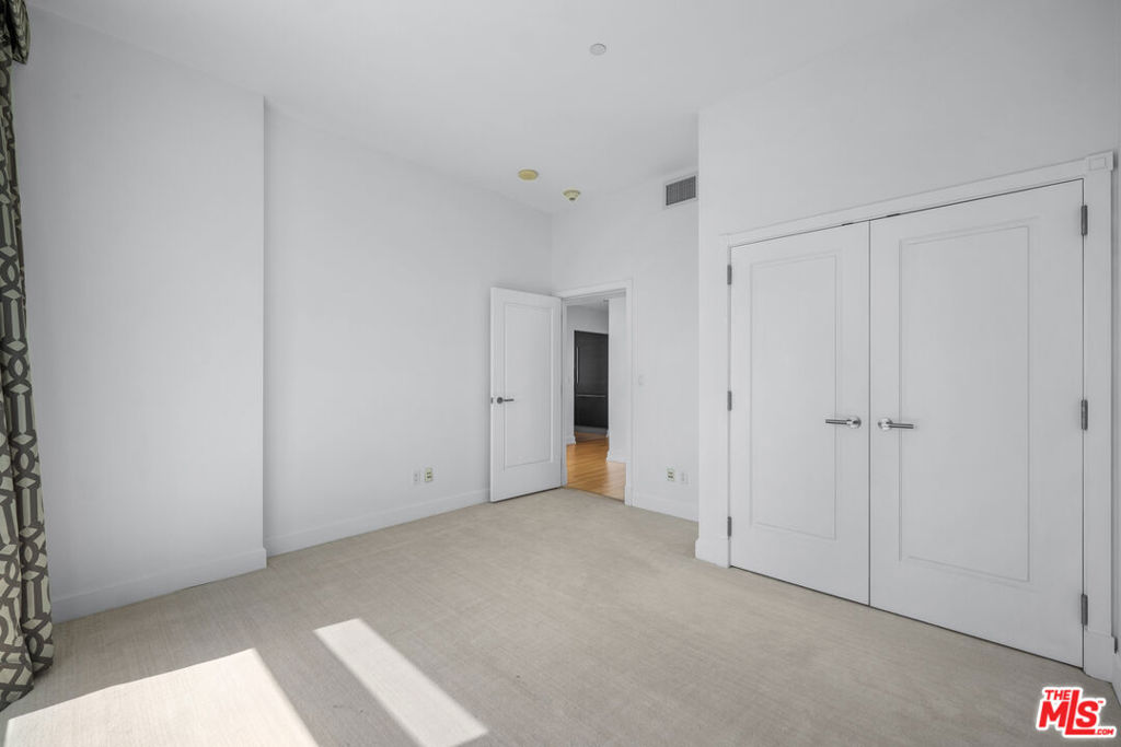 900 W Olympic Boulevard 36i Property Photo 23