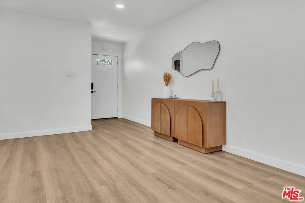 10930 Eldora Avenue Property Photo 7
