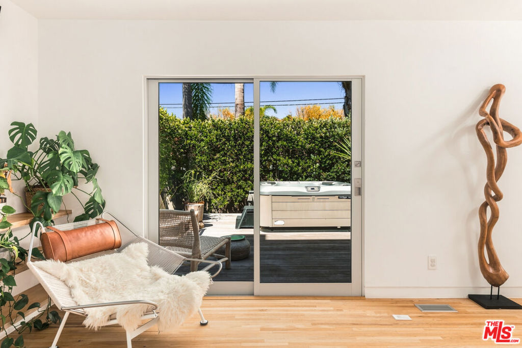 722 California Avenue Property Photo 8