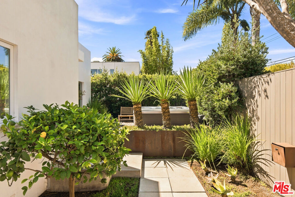 722 California Avenue Property Photo 27