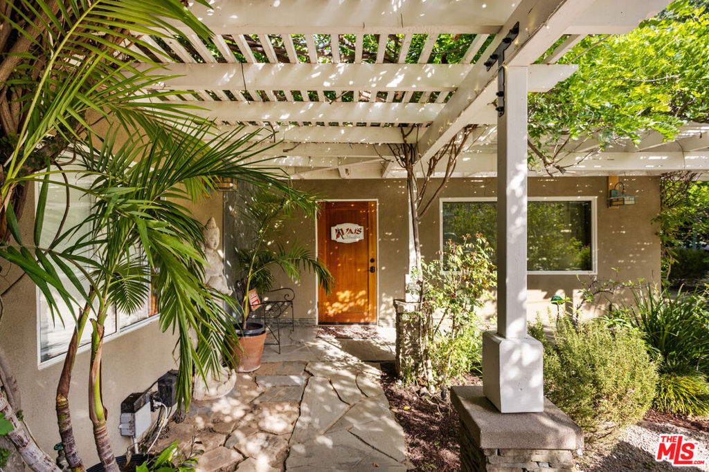 4816 Encino Avenue Property Photo 32